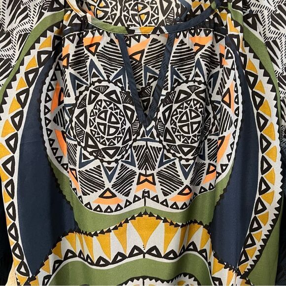 Glam Geographic Lite Weight Tunic Size Large - Picture 2 of 6